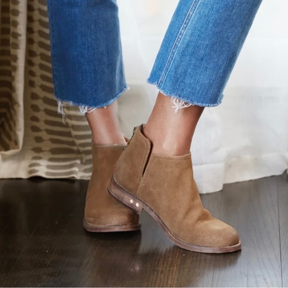 Beek Falcon Suede Ankle Boot NWOB size 10 on shoe, but more like a 12 - Picture 1 of 8